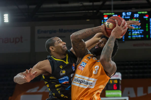 都显得被动 都显得被动