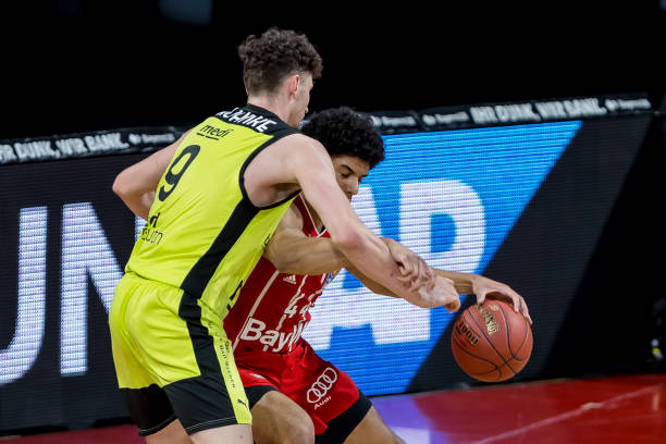 虽然两人各 虽然两人各