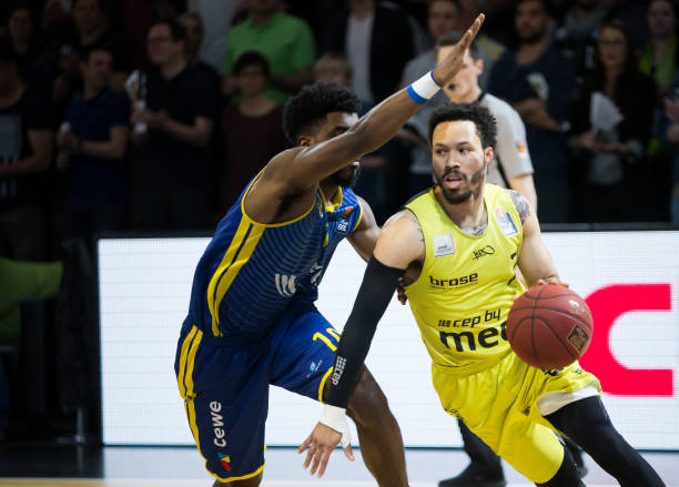 位运动员成 位运动员成